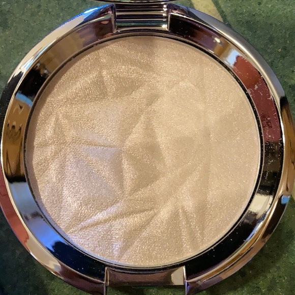 BECCA Limited Edition Shimmering Skin Perfector Pressed Prismatic Amethyst - Picture 16 of 16